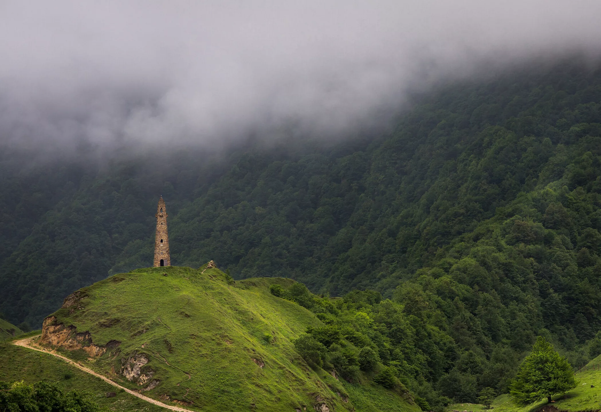 Башни Харачой в горах