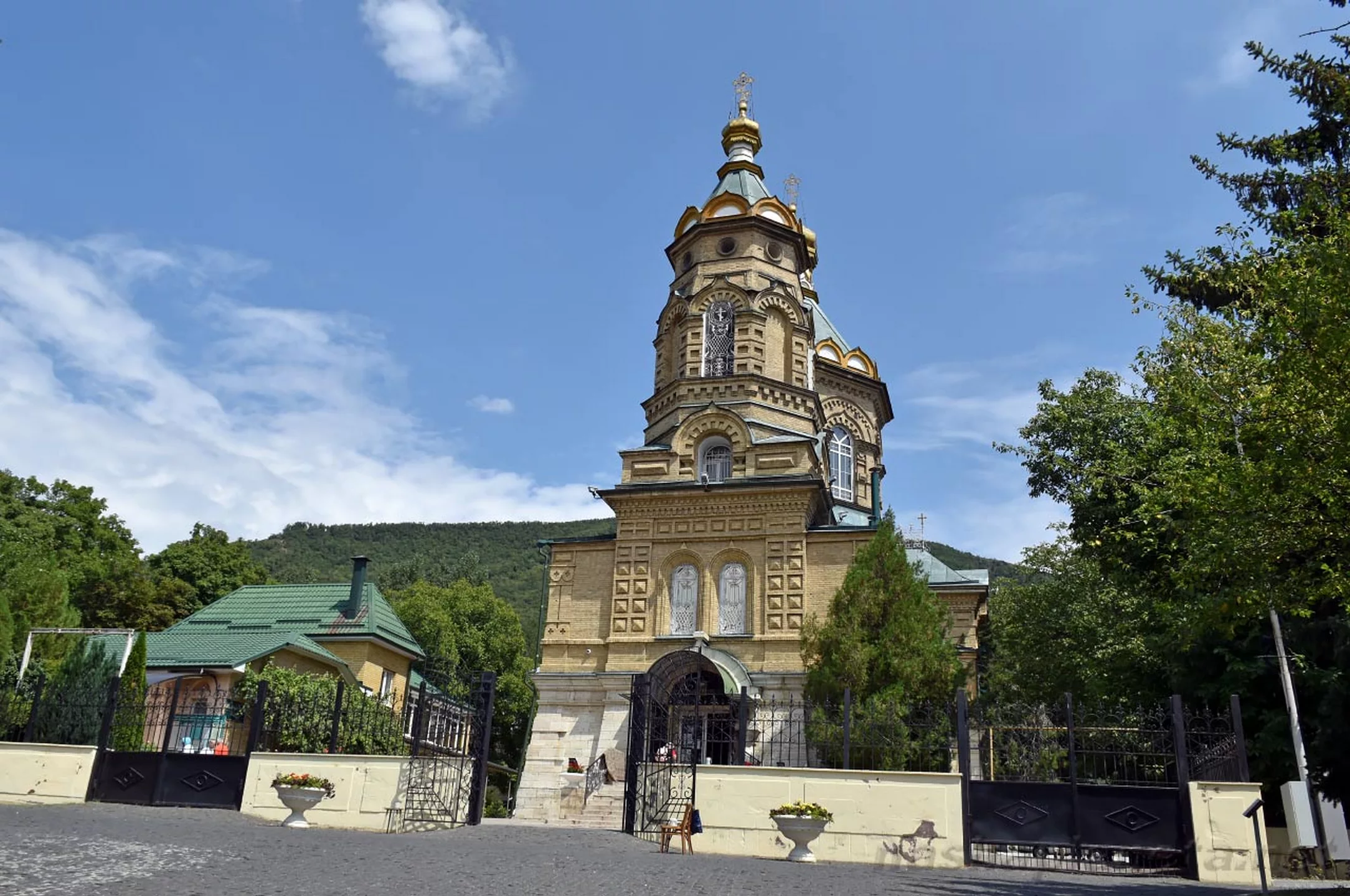 Церковь Святого Лазаря Пятигорск - старейшая православная церковь курорта