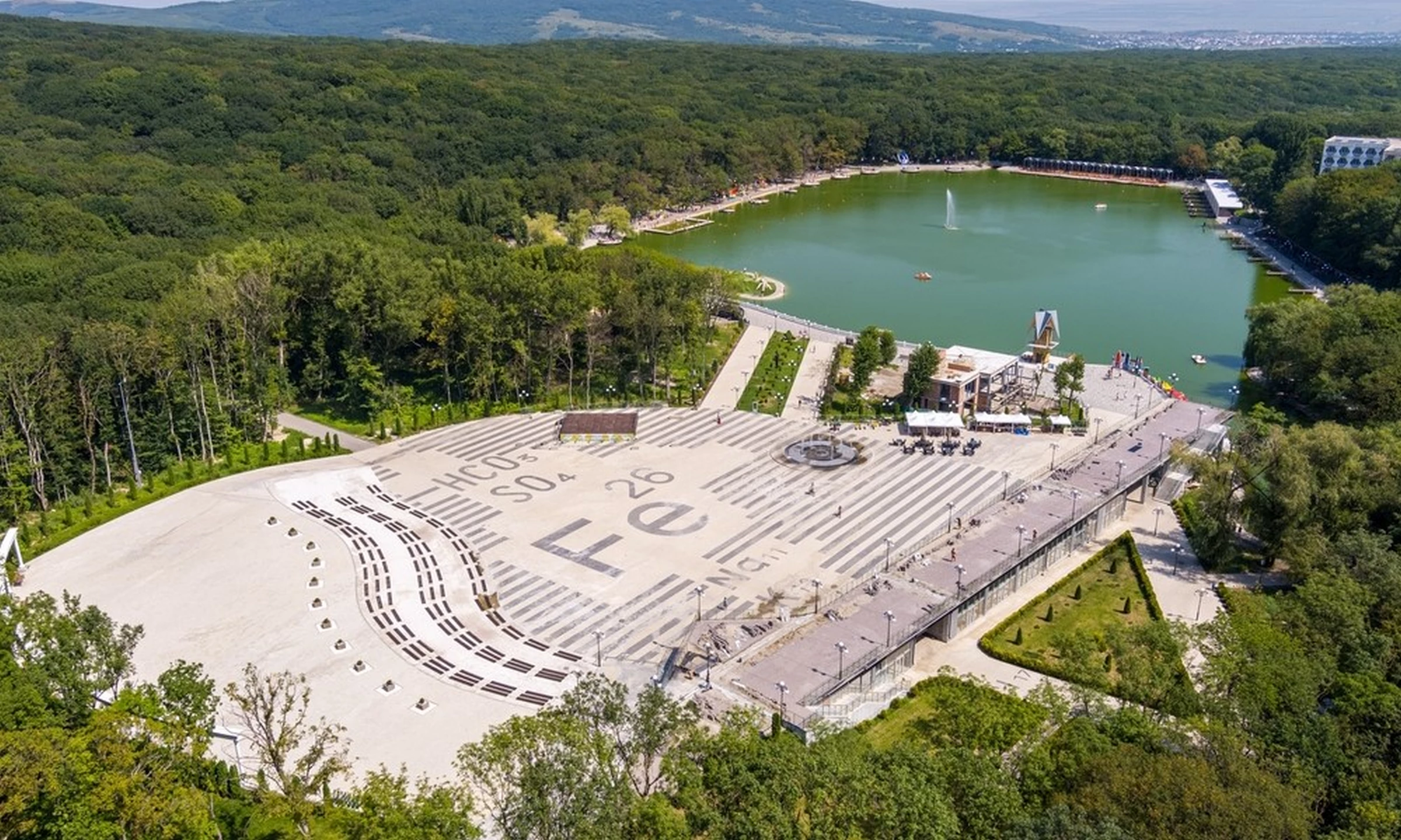 Курортный парк Железноводска - аллеи и реликтовый лес